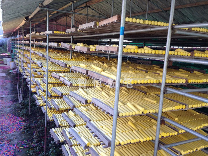 【厂家直销】供应粗粉笔,木材粉笔,黄色大粉笔,105*25*22mm 可订做